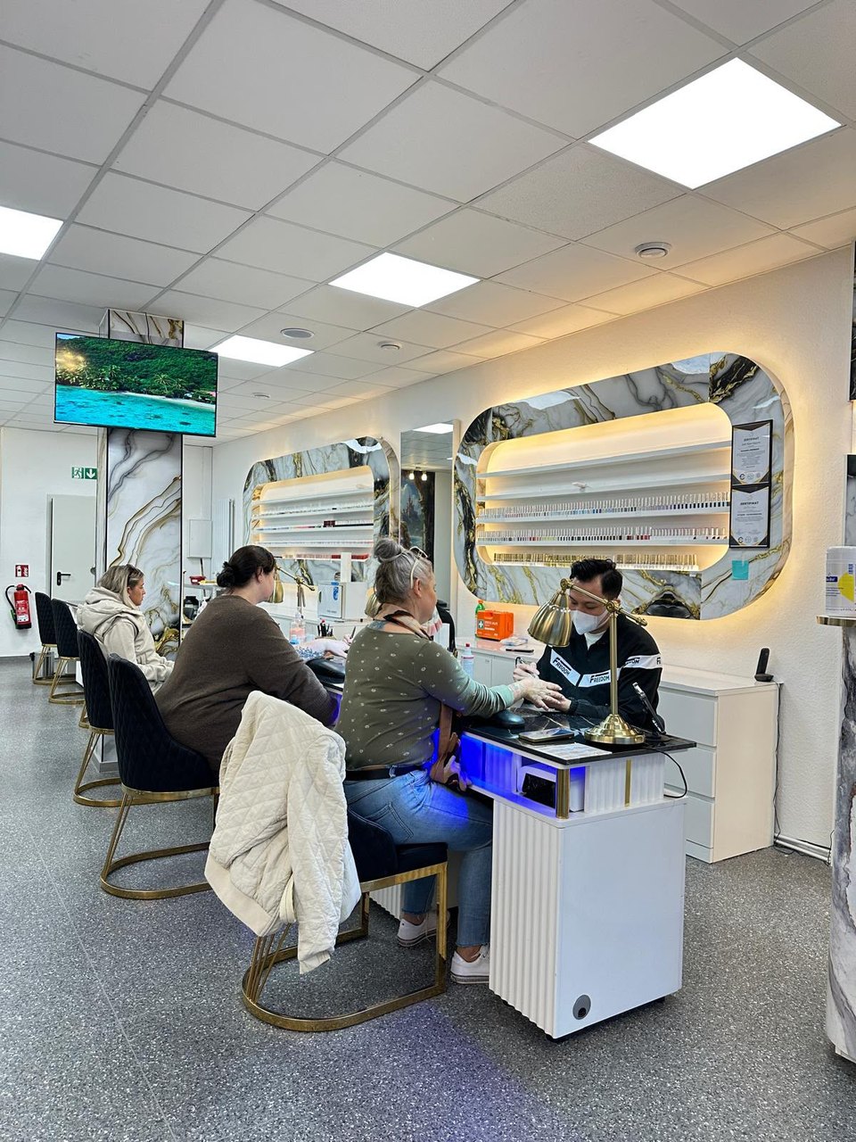 Manicure stations in action